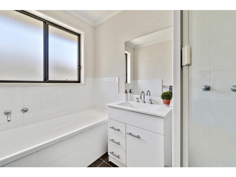 11 Bryan Hudson Street, Macgregor ACT 2615