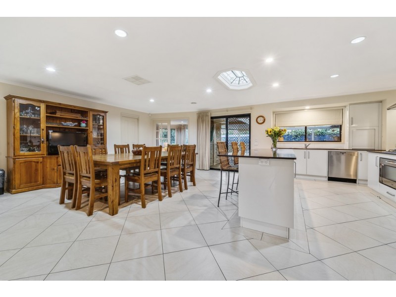 8 Bega Place, Narrabundah ACT 2604