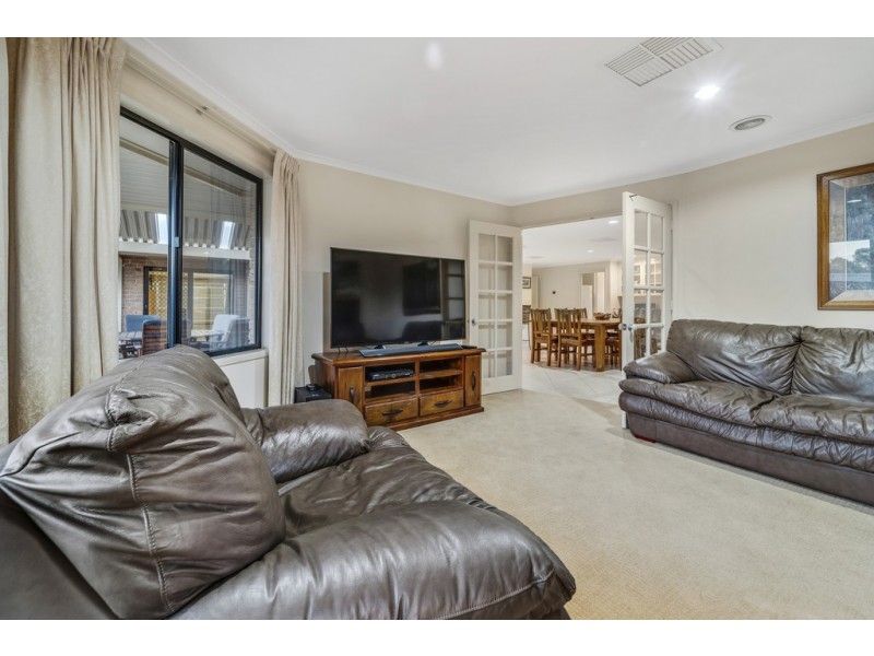 8 Bega Place, Narrabundah ACT 2604