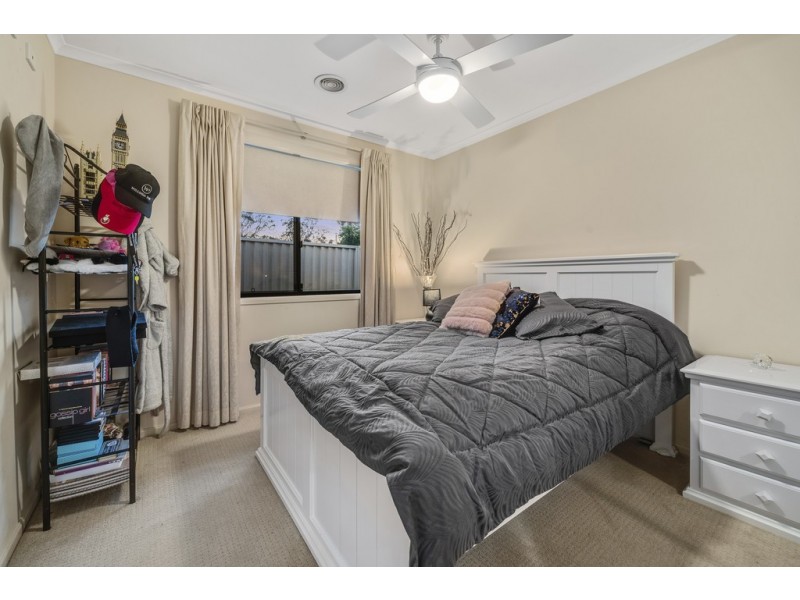 8 Bega Place, Narrabundah ACT 2604