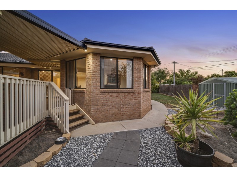 8 Bega Place, Narrabundah ACT 2604