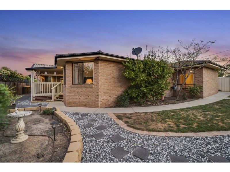 8 Bega Place, Narrabundah ACT 2604