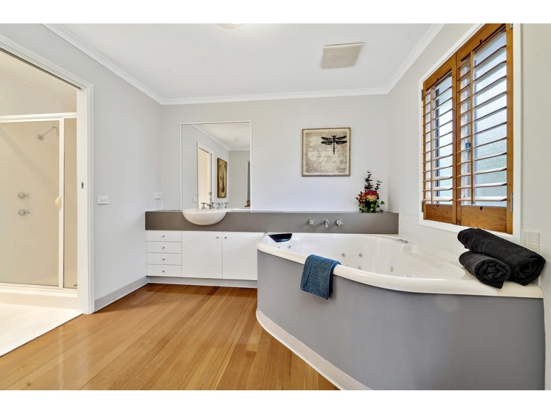 19 Nicklin Crescent, Fadden ACT 2904