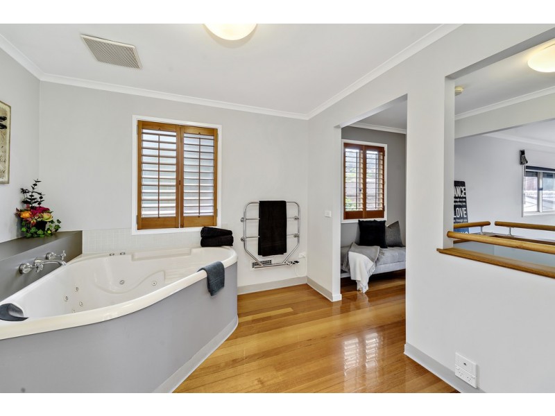 19 Nicklin Crescent, Fadden ACT 2904