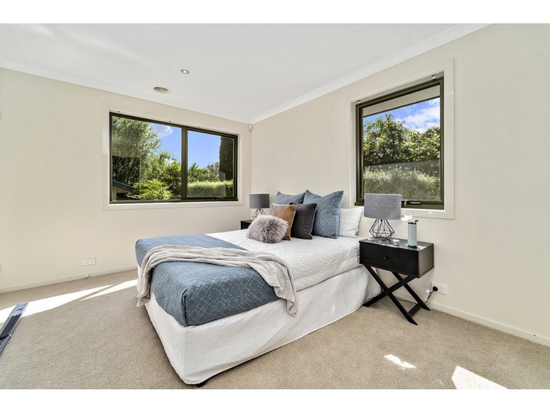 19 Bisdee Street, Hughes ACT 2605