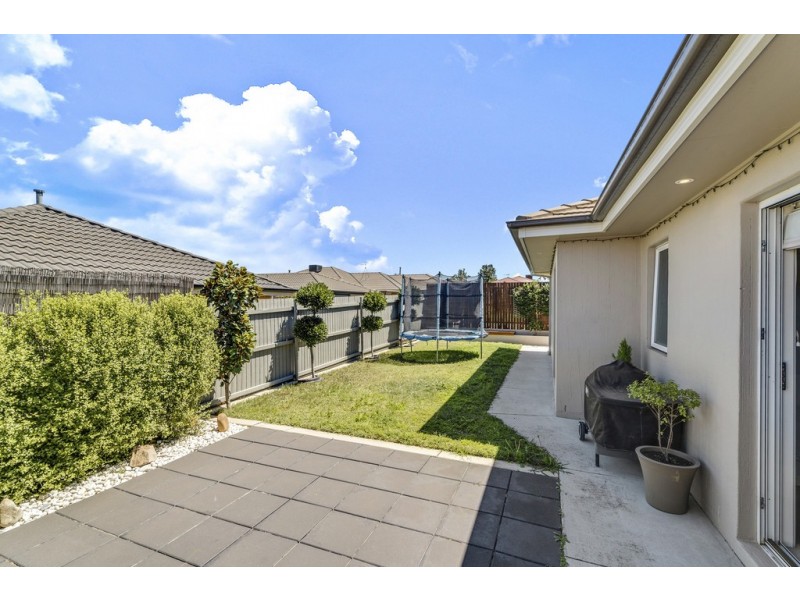 24 Ruth Bedford Street, Franklin ACT 2913