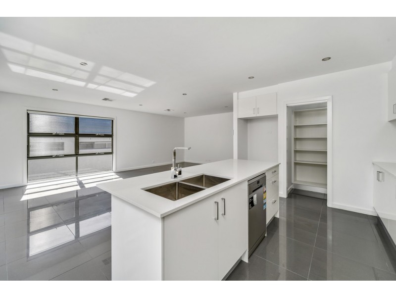 1/121 Eggleston Crescent, Chifley ACT 2606