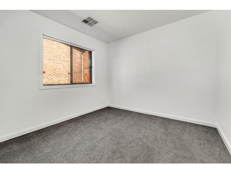 1/121 Eggleston Crescent, Chifley ACT 2606