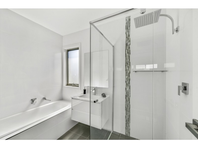 2/121 Eggleston Crescent, Chifley ACT 2606