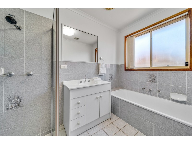 16 Kingscote Crescent, Bonython ACT 2905