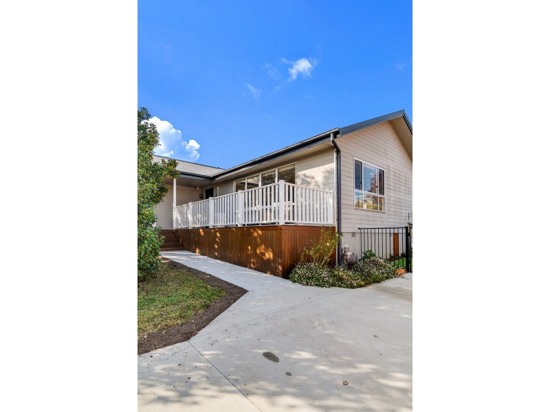 10 Narambi Street, Narrabundah ACT 2604