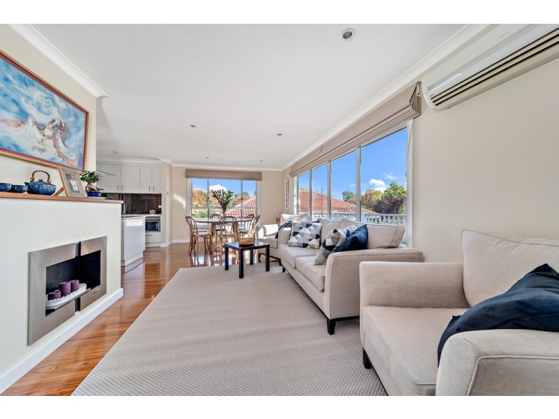 10 Narambi Street, Narrabundah ACT 2604