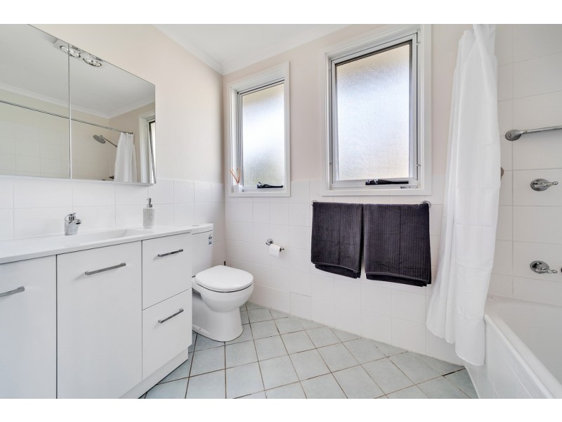 10 Narambi Street, Narrabundah ACT 2604