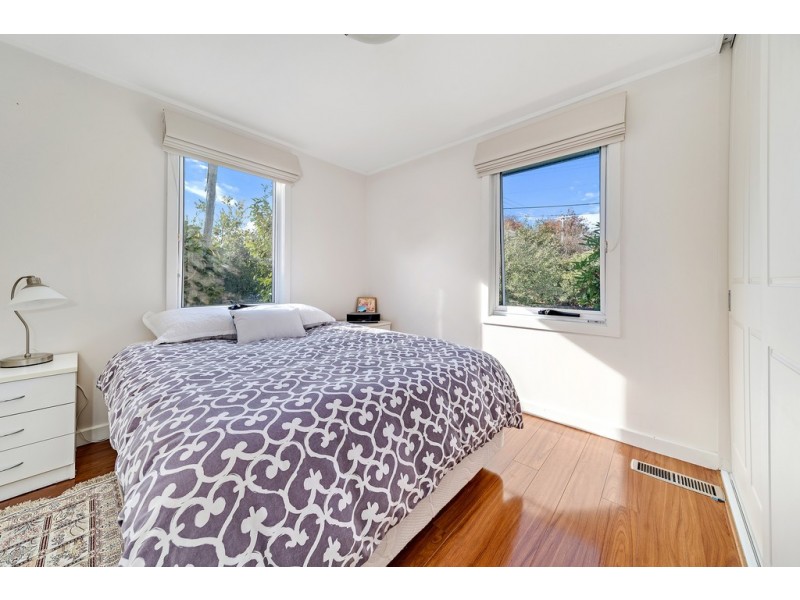 10 Narambi Street, Narrabundah ACT 2604