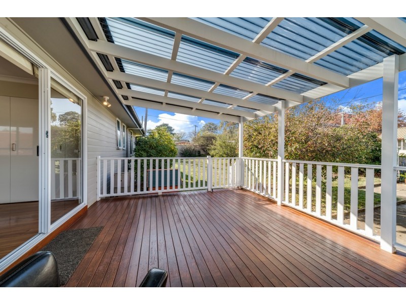 10 Narambi Street, Narrabundah ACT 2604