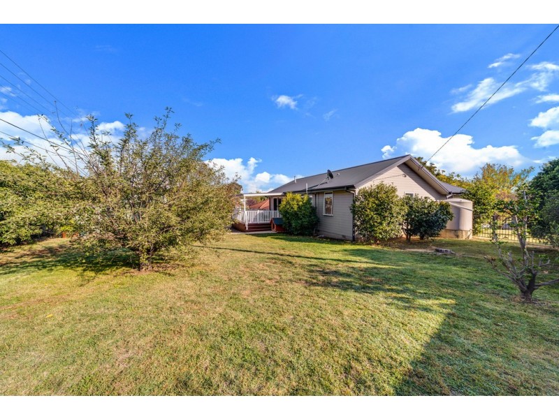10 Narambi Street, Narrabundah ACT 2604