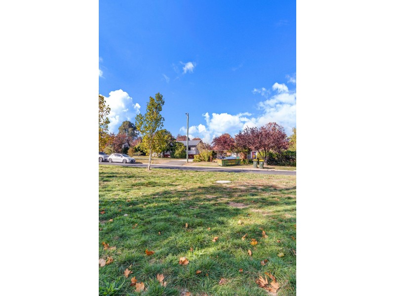10 Narambi Street, Narrabundah ACT 2604