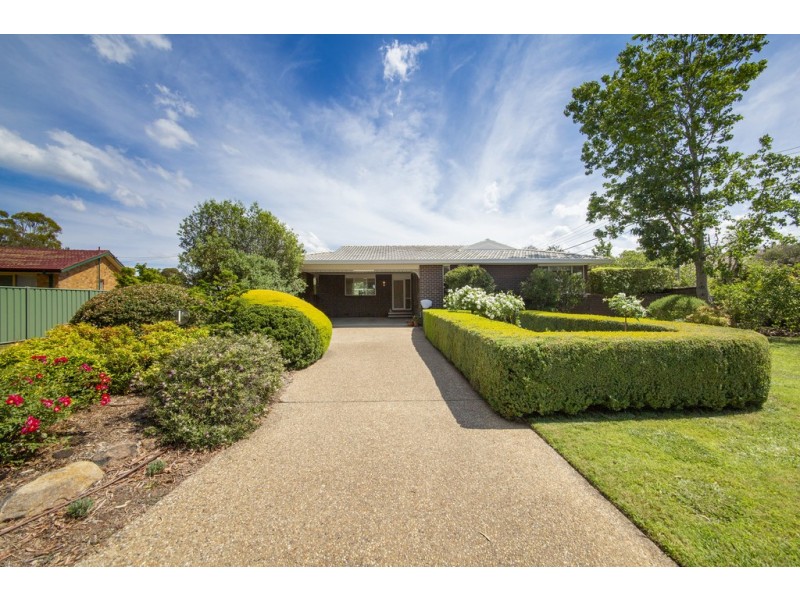 16 Jeffcott Place, Latham ACT 2615