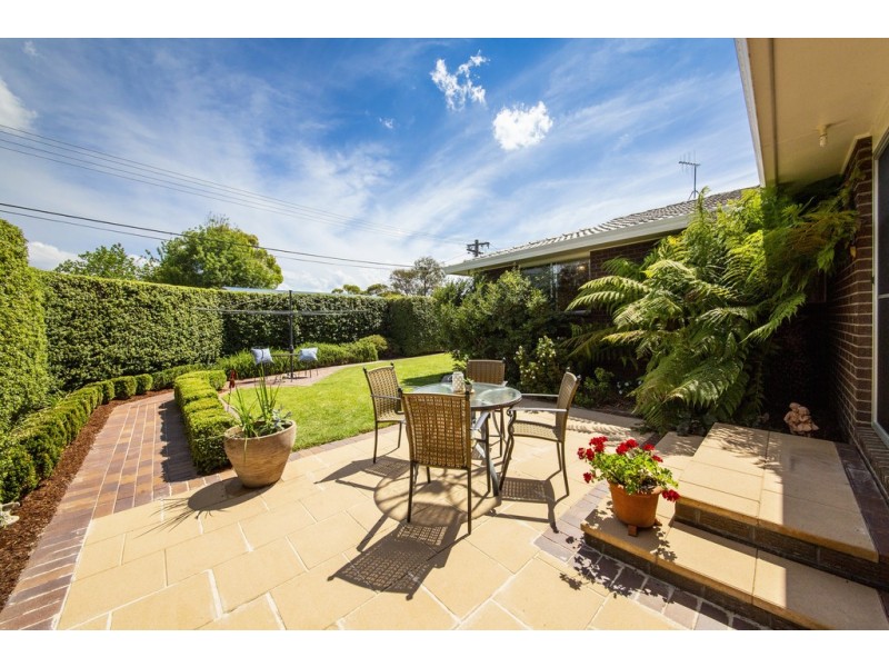 16 Jeffcott Place, Latham ACT 2615