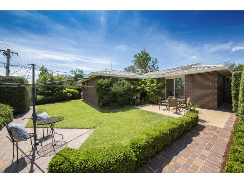 16 Jeffcott Place, Latham ACT 2615