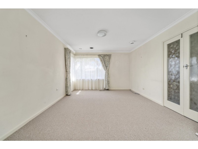 8 Erskine Street, Macquarie ACT 2614