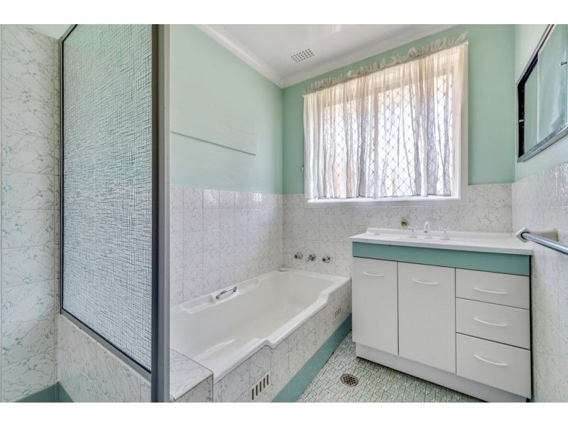 8 Erskine Street, Macquarie ACT 2614