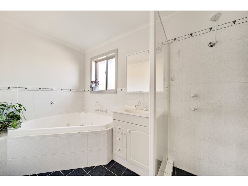 11 Lance Hill Avenue, Dunlop ACT 2615