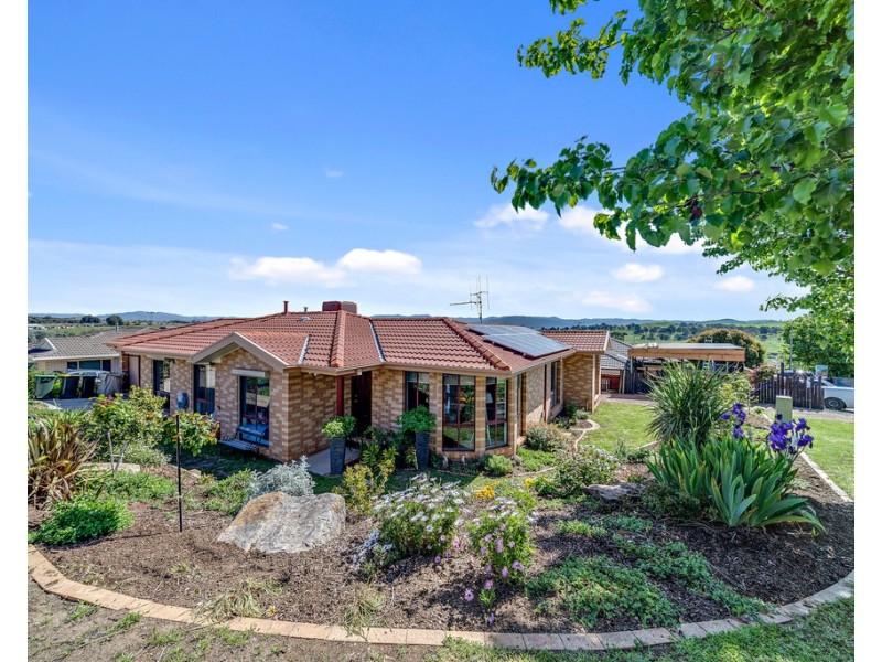 84 Hugh Mckay Crescent, Dunlop ACT 2615