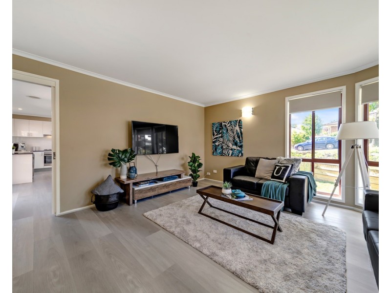 84 Hugh Mckay Crescent, Dunlop ACT 2615