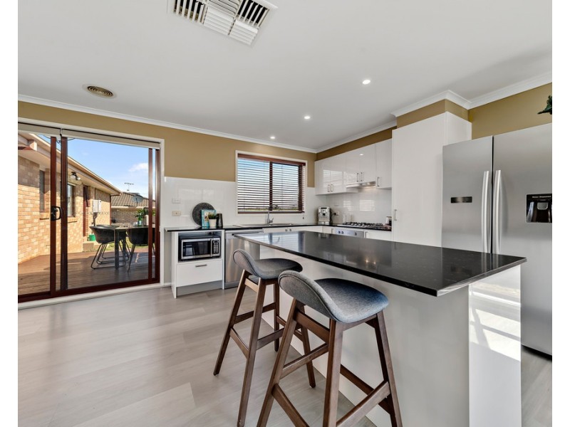 84 Hugh Mckay Crescent, Dunlop ACT 2615