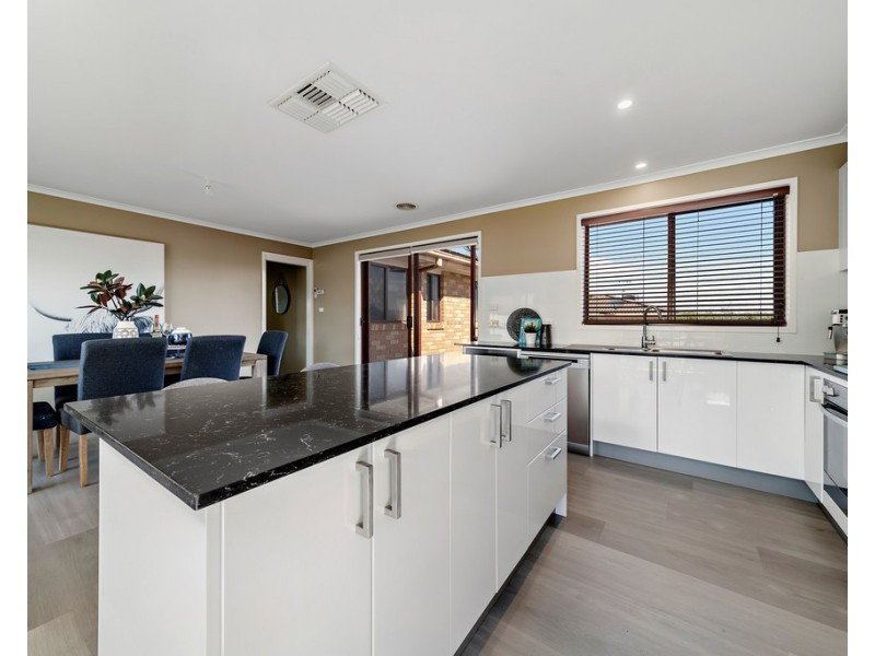 84 Hugh Mckay Crescent, Dunlop ACT 2615