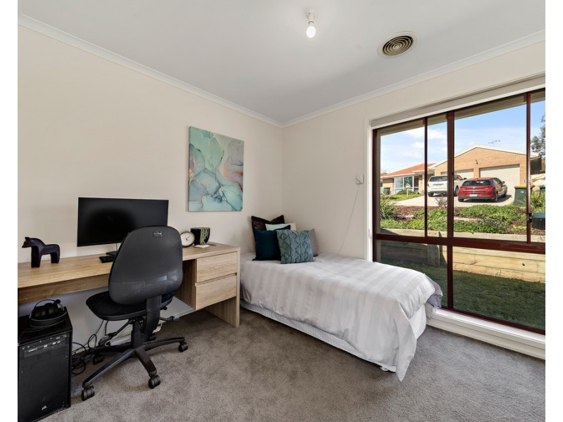 84 Hugh Mckay Crescent, Dunlop ACT 2615