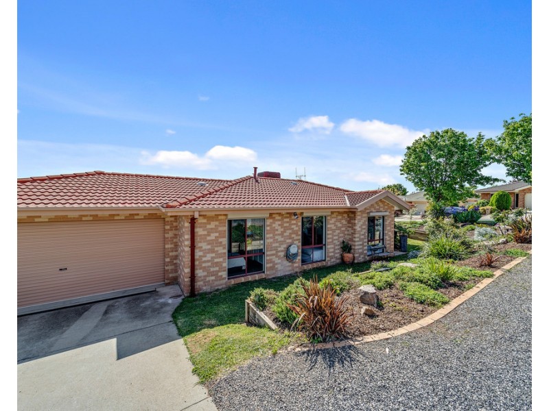 84 Hugh Mckay Crescent, Dunlop ACT 2615