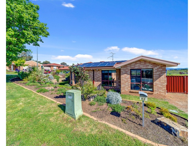 84 Hugh Mckay Crescent, Dunlop ACT 2615
