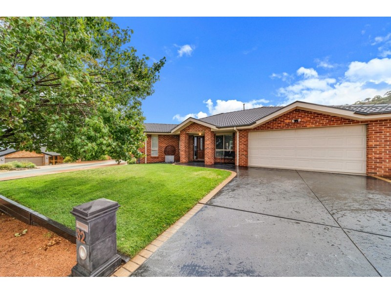 32 Wittunga Crescent, Banks ACT 2906