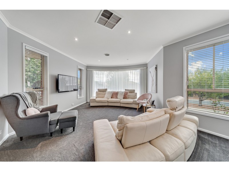 32 Wittunga Crescent, Banks ACT 2906