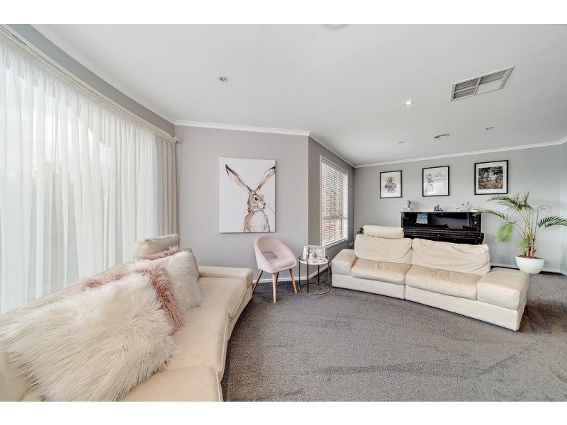 32 Wittunga Crescent, Banks ACT 2906