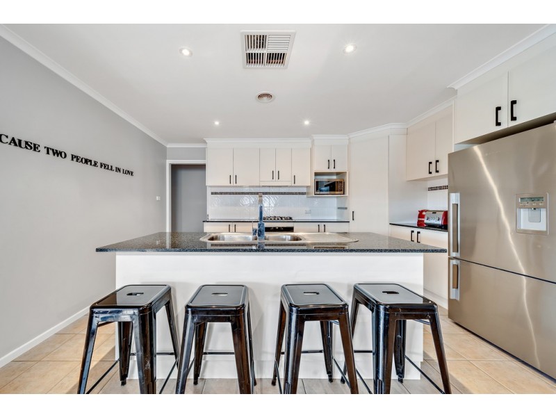 32 Wittunga Crescent, Banks ACT 2906