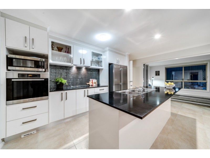 4 Cazneaux Crescent, Weston ACT 2611