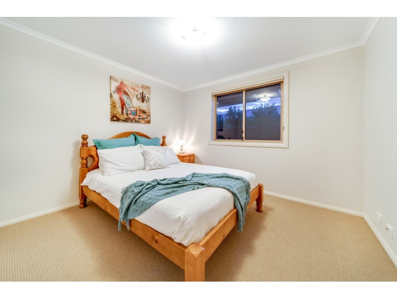 4 Cazneaux Crescent, Weston ACT 2611