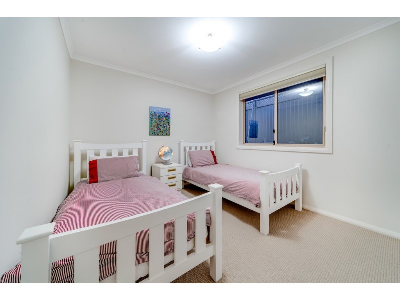 4 Cazneaux Crescent, Weston ACT 2611