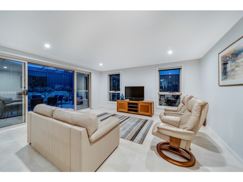 4 Cazneaux Crescent, Weston ACT 2611