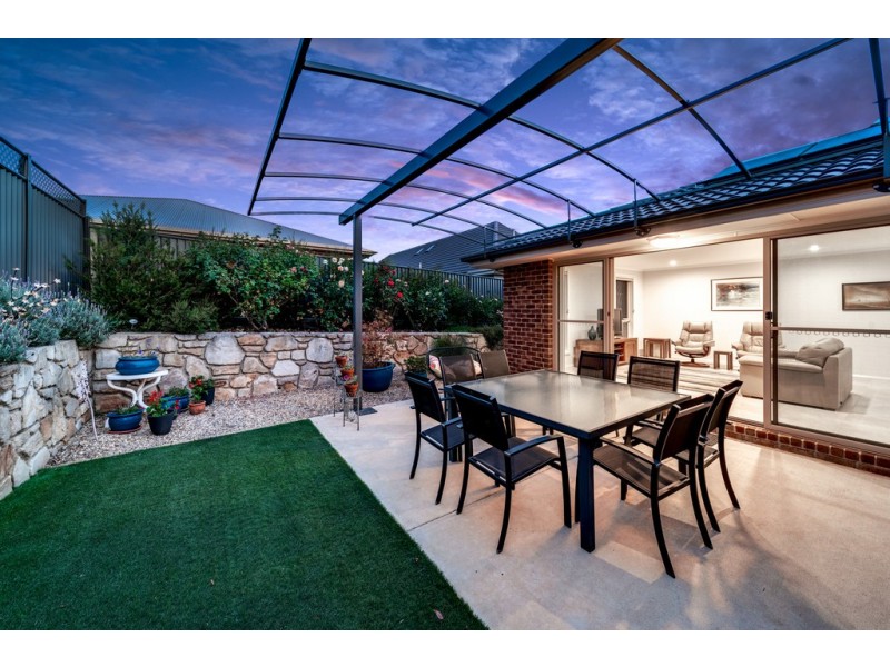 4 Cazneaux Crescent, Weston ACT 2611