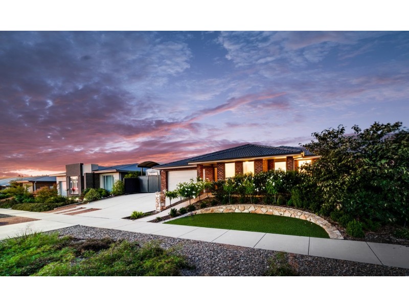 4 Cazneaux Crescent, Weston ACT 2611