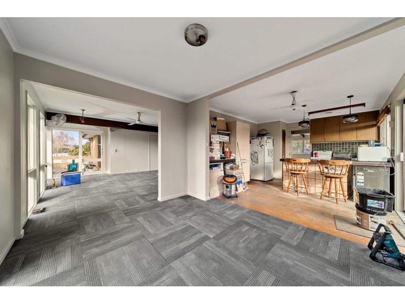 12 Ligar Place, Holder ACT 2611