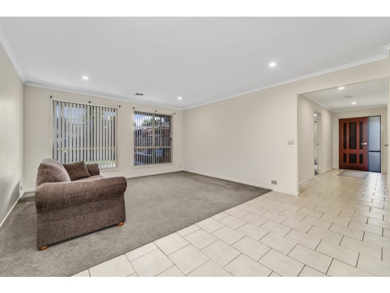 8 Lovely Close, Dunlop ACT 2615