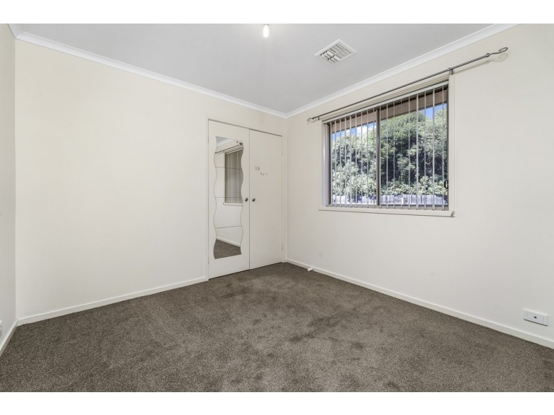 8 Lovely Close, Dunlop ACT 2615