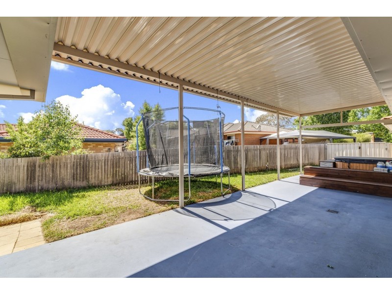 8 Lovely Close, Dunlop ACT 2615