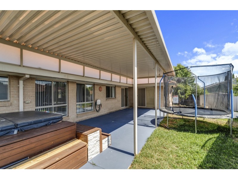 8 Lovely Close, Dunlop ACT 2615
