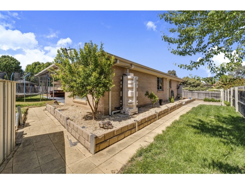8 Lovely Close, Dunlop ACT 2615